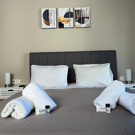 Modern Central Αpt 500M From The Beach. Chania  Exterior photo