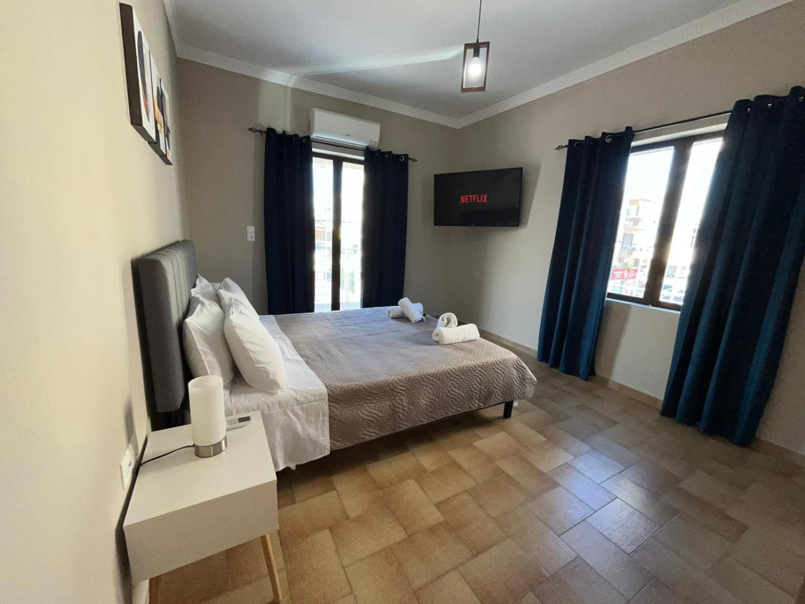 Modern Central Αpt 500M From The Beach. Chania  Exterior photo